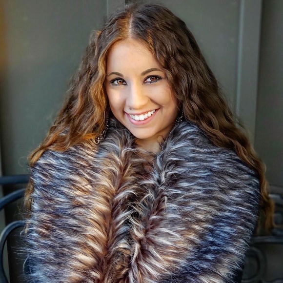 Meet your Posher, Lindsey - Picture 1 of 1